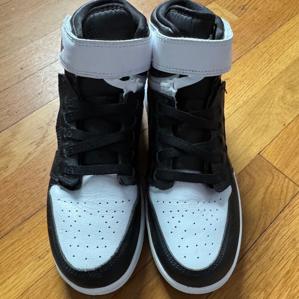 Jordan 1 High FlyEase panda